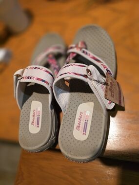 Skechers Women’s Light Gray and Pink Strap Comfort Sandals